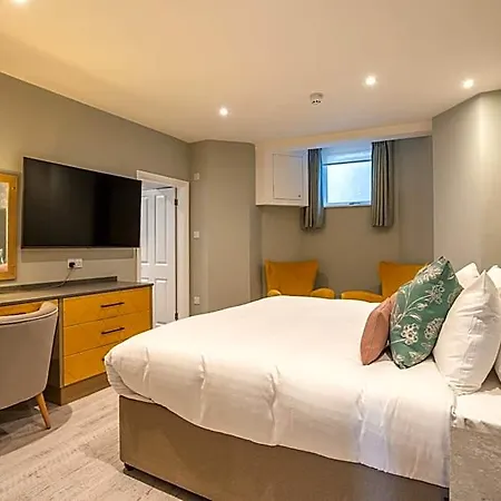 Fell Hotel 4*